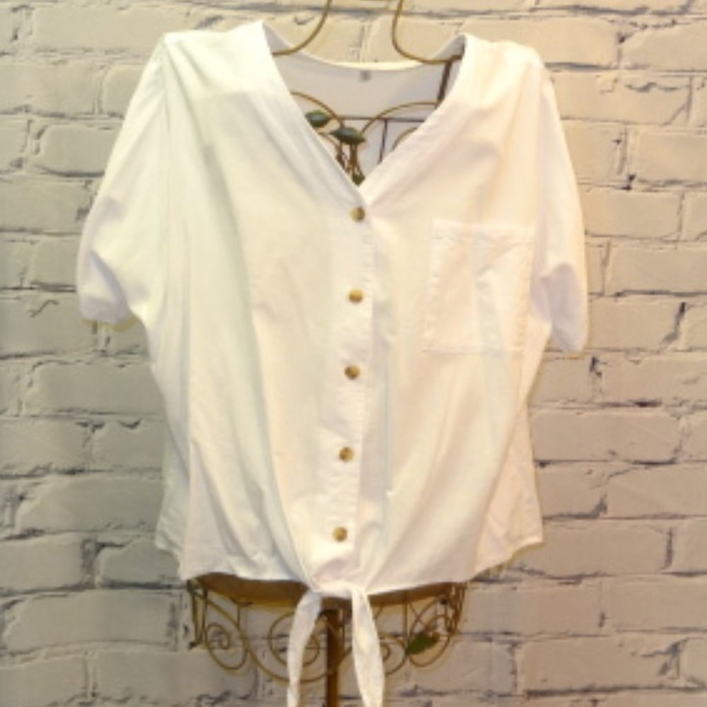 NWOT. Time and Tru White Short Sleeve Button Down Blouse